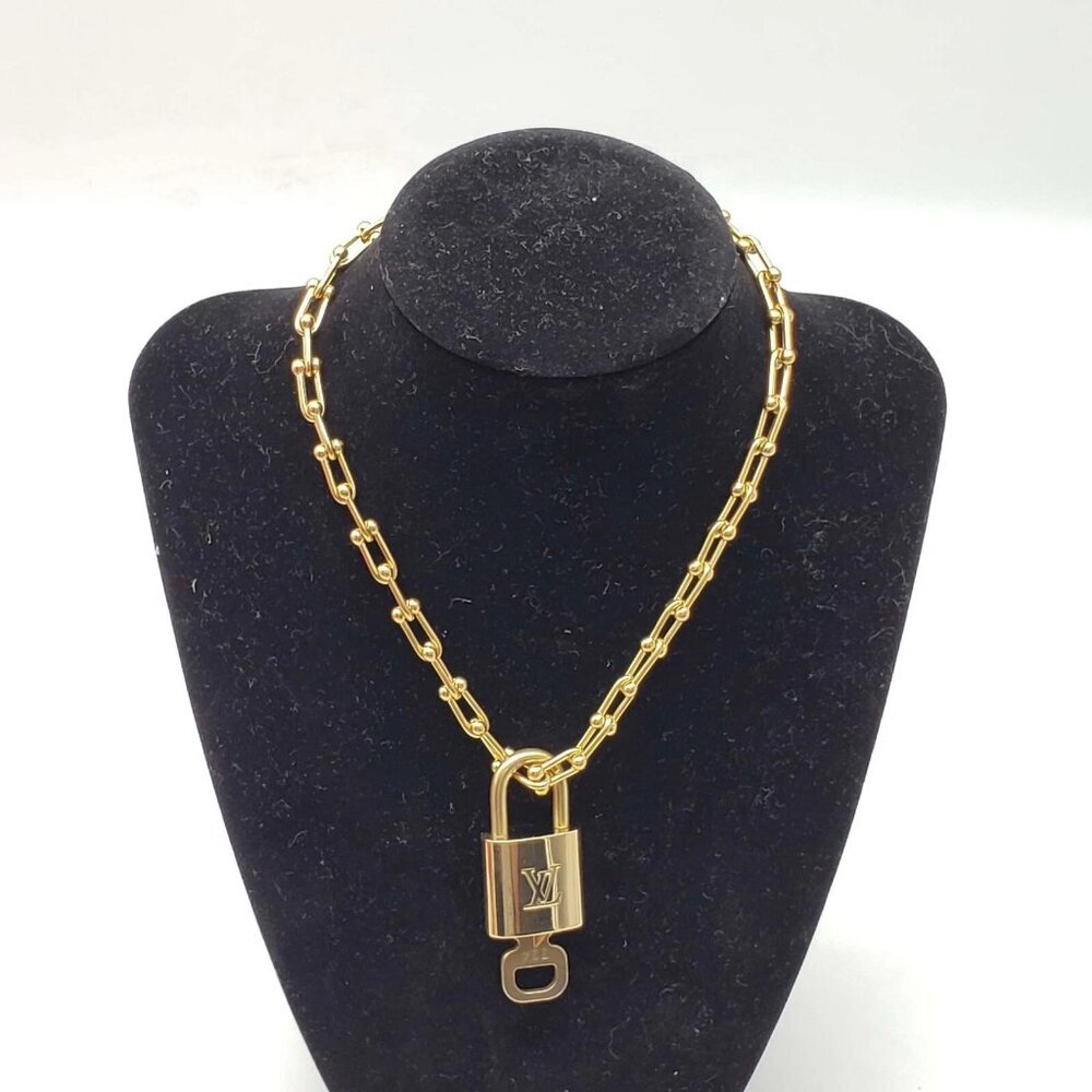Authentic Louis Vuitton Gold Lock & Key with Unbranded Horse Shoe Stainles Chain - Picture 1 of 8
